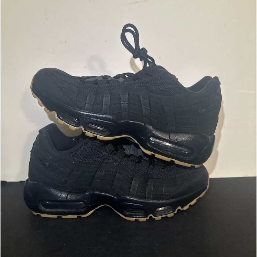 Nike Airmax sneaker size 7.5 women’s